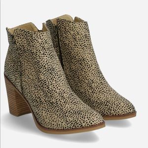 MIA Tracee Bootie leopard cheetah print w/ zipper side closure 2. in block heel